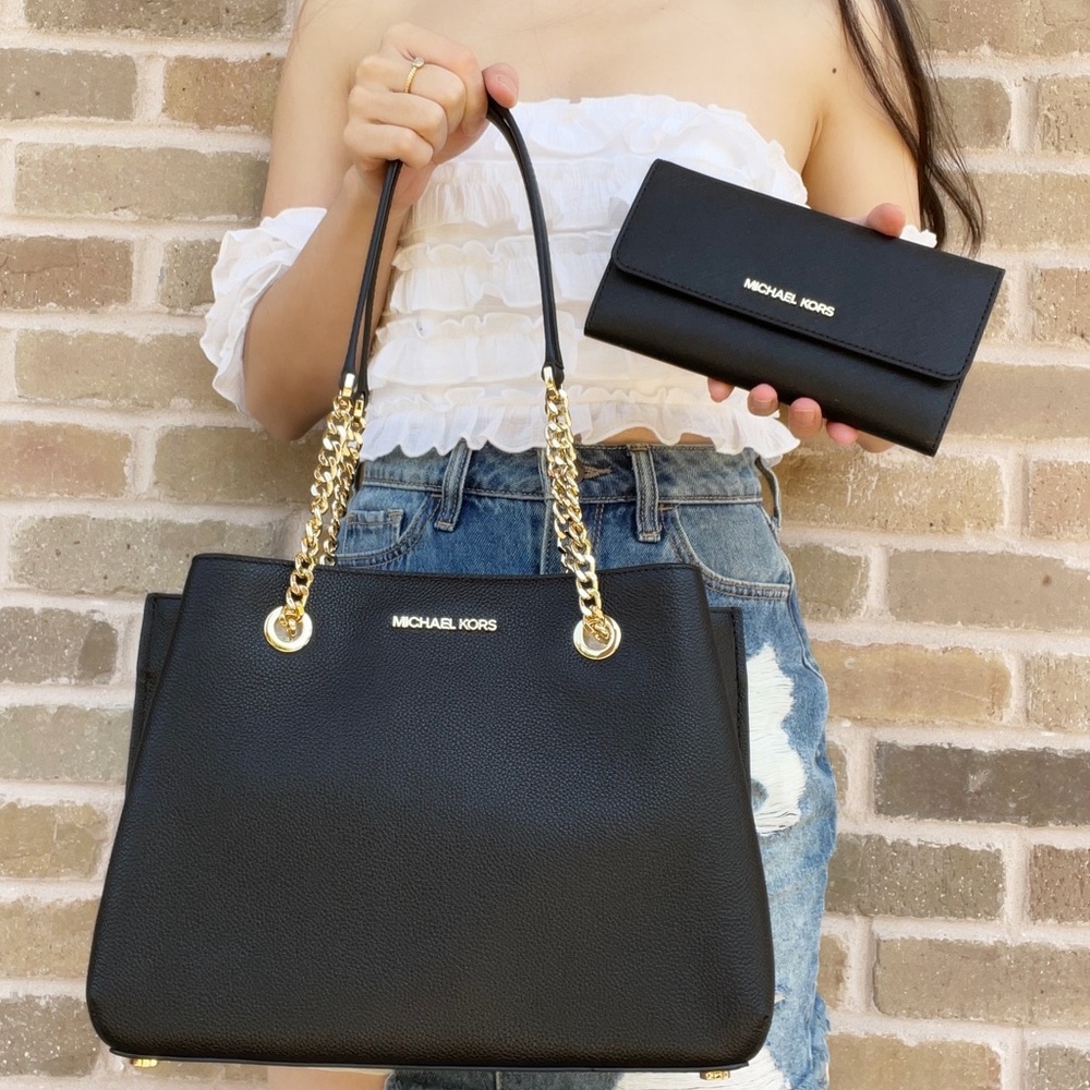 SALE‼️ Michael Kors tote &Wallet SET
